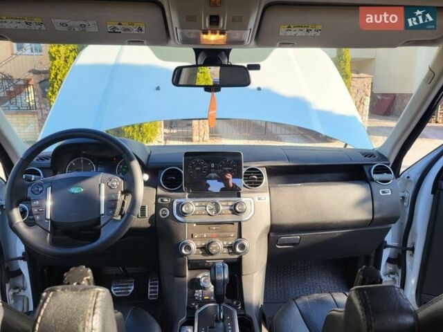 Білий Ленд Ровер Діскавері, об'ємом двигуна 3 л та пробігом 339 тис. км за 18500 $, фото 11 на Automoto.ua