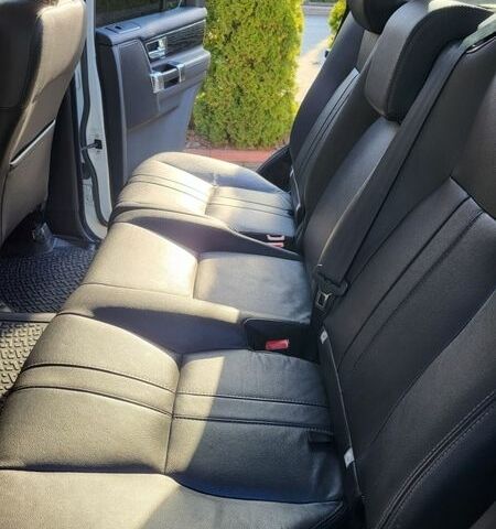 Білий Ленд Ровер Діскавері, об'ємом двигуна 3 л та пробігом 339 тис. км за 18500 $, фото 16 на Automoto.ua