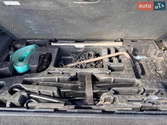Белый Ленд Ровер Дискавери, объемом двигателя 2.99 л и пробегом 255 тыс. км за 20800 $, фото 6 на Automoto.ua