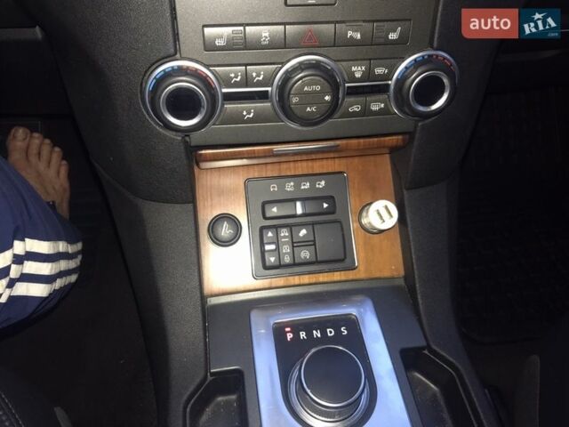 Білий Ленд Ровер Діскавері, об'ємом двигуна 2.99 л та пробігом 168 тис. км за 20800 $, фото 17 на Automoto.ua