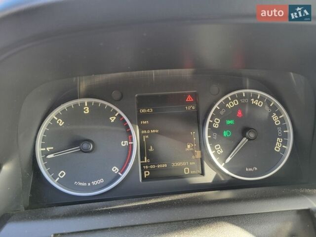 Білий Ленд Ровер Діскавері, об'ємом двигуна 3 л та пробігом 339 тис. км за 18500 $, фото 9 на Automoto.ua