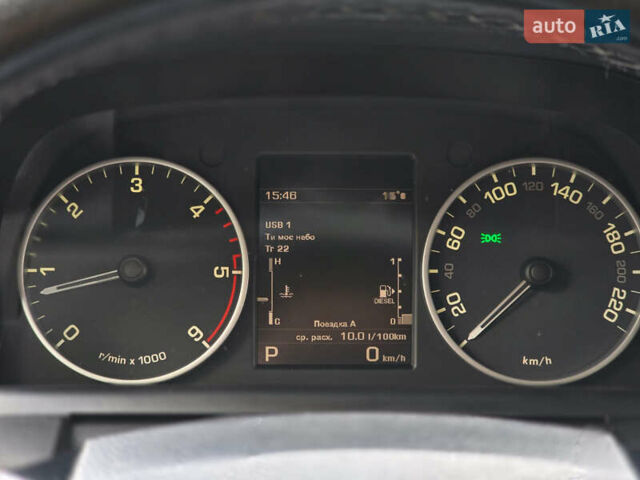 Білий Ленд Ровер Діскавері, об'ємом двигуна 2.99 л та пробігом 230 тис. км за 23999 $, фото 22 на Automoto.ua