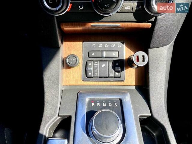 Білий Ленд Ровер Діскавері, об'ємом двигуна 2.99 л та пробігом 198 тис. км за 19900 $, фото 13 на Automoto.ua