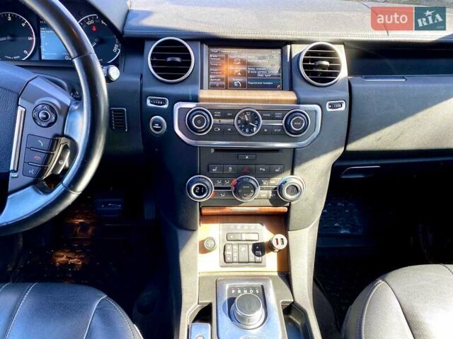 Білий Ленд Ровер Діскавері, об'ємом двигуна 2.99 л та пробігом 198 тис. км за 19900 $, фото 10 на Automoto.ua