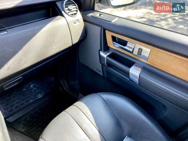 Білий Ленд Ровер Діскавері, об'ємом двигуна 2.99 л та пробігом 198 тис. км за 19900 $, фото 15 на Automoto.ua