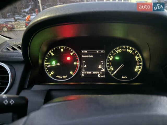 Белый Ленд Ровер Дискавери, объемом двигателя 2.99 л и пробегом 231 тыс. км за 21900 $, фото 1 на Automoto.ua