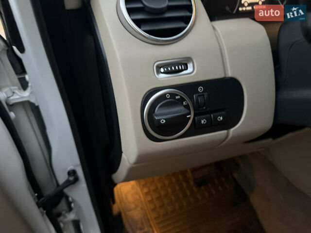 Белый Ленд Ровер Дискавери, объемом двигателя 3 л и пробегом 190 тыс. км за 19000 $, фото 14 на Automoto.ua