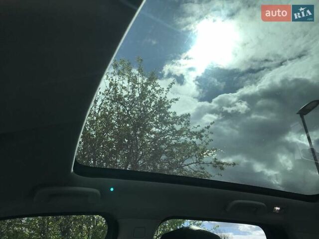 Білий Ленд Ровер Діскавері, об'ємом двигуна 2.2 л та пробігом 193 тис. км за 16000 $, фото 10 на Automoto.ua