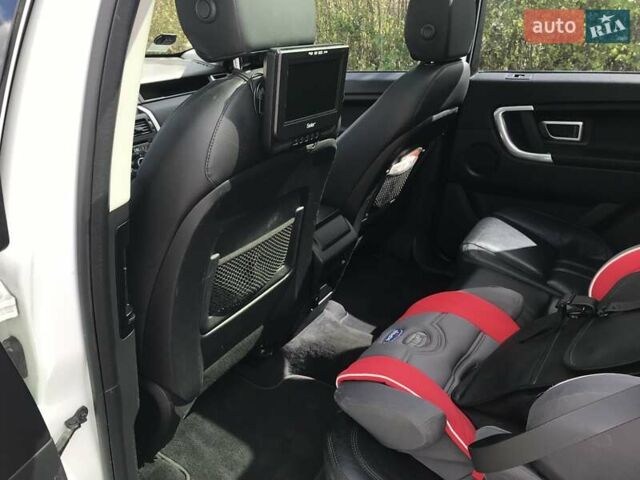 Білий Ленд Ровер Діскавері, об'ємом двигуна 2.2 л та пробігом 193 тис. км за 16000 $, фото 8 на Automoto.ua