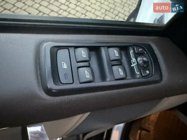 Белый Ленд Ровер Дискавери, объемом двигателя 3 л и пробегом 190 тыс. км за 19000 $, фото 15 на Automoto.ua