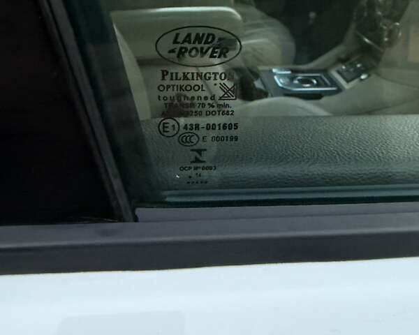 Белый Ленд Ровер Дискавери, объемом двигателя 3 л и пробегом 190 тыс. км за 19000 $, фото 22 на Automoto.ua