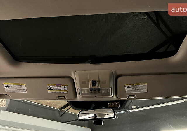 Білий Ленд Ровер Діскавері, об'ємом двигуна 3 л та пробігом 173 тис. км за 22950 $, фото 11 на Automoto.ua