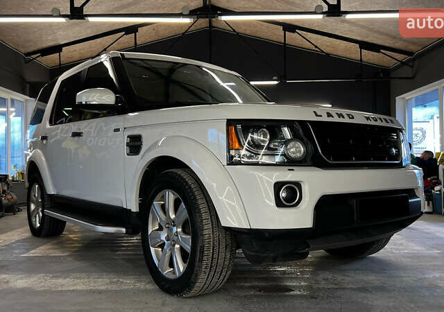Білий Ленд Ровер Діскавері, об'ємом двигуна 3 л та пробігом 173 тис. км за 22950 $, фото 5 на Automoto.ua