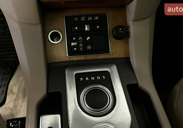 Білий Ленд Ровер Діскавері, об'ємом двигуна 3 л та пробігом 173 тис. км за 22950 $, фото 8 на Automoto.ua