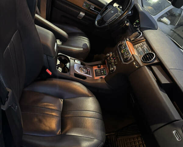 Белый Ленд Ровер Дискавери, объемом двигателя 2.99 л и пробегом 231 тыс. км за 21900 $, фото 3 на Automoto.ua