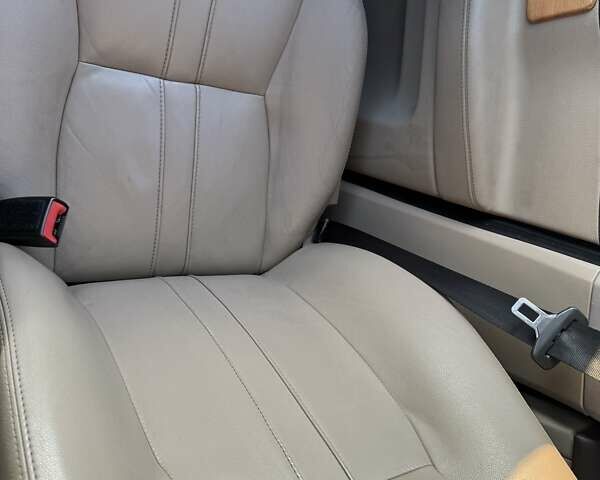 Белый Ленд Ровер Дискавери, объемом двигателя 3 л и пробегом 175 тыс. км за 24000 $, фото 27 на Automoto.ua