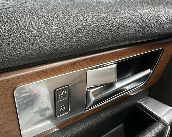 Білий Ленд Ровер Діскавері, об'ємом двигуна 3 л та пробігом 176 тис. км за 24900 $, фото 10 на Automoto.ua