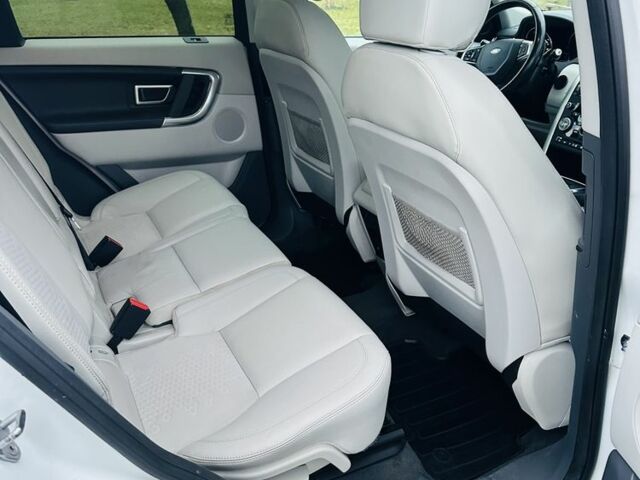 Білий Ленд Ровер Діскавері, об'ємом двигуна 2.2 л та пробігом 186 тис. км за 17200 $, фото 14 на Automoto.ua