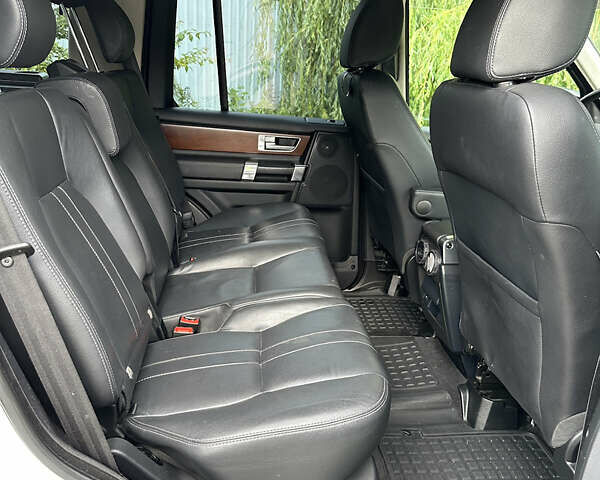 Білий Ленд Ровер Діскавері, об'ємом двигуна 3 л та пробігом 176 тис. км за 24900 $, фото 17 на Automoto.ua