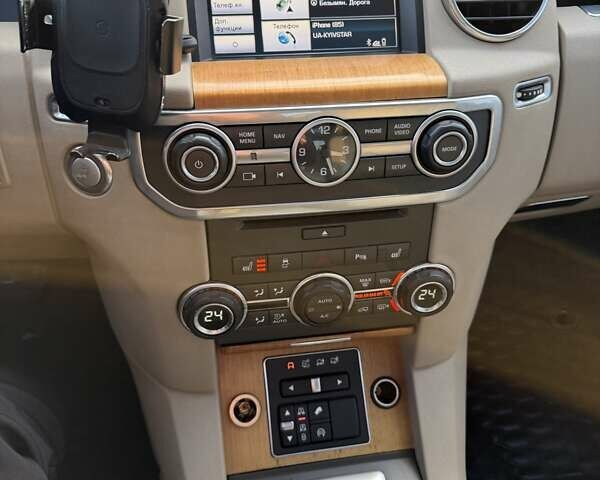 Белый Ленд Ровер Дискавери, объемом двигателя 3 л и пробегом 175 тыс. км за 24000 $, фото 25 на Automoto.ua