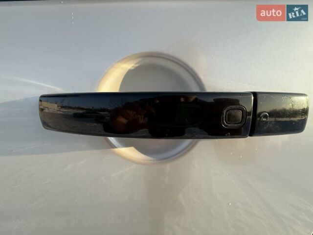 Белый Ленд Ровер Дискавери, объемом двигателя 3 л и пробегом 175 тыс. км за 24000 $, фото 17 на Automoto.ua