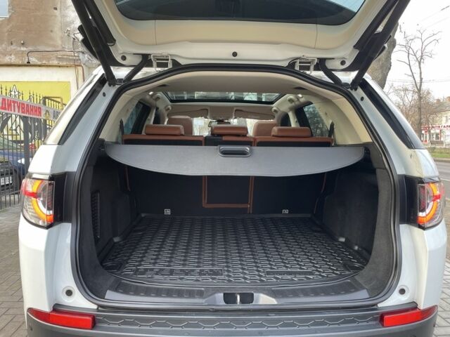 Білий Ленд Ровер Діскавері, об'ємом двигуна 2.2 л та пробігом 196 тис. км за 20999 $, фото 19 на Automoto.ua