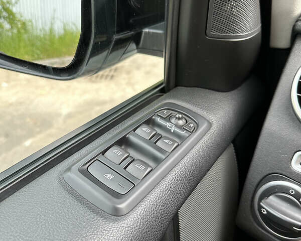 Білий Ленд Ровер Діскавері, об'ємом двигуна 3 л та пробігом 176 тис. км за 24900 $, фото 9 на Automoto.ua