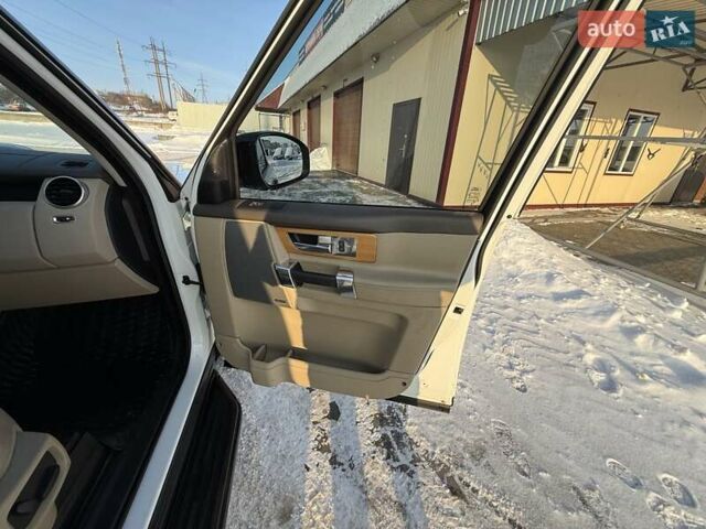 Белый Ленд Ровер Дискавери, объемом двигателя 3 л и пробегом 175 тыс. км за 24000 $, фото 19 на Automoto.ua