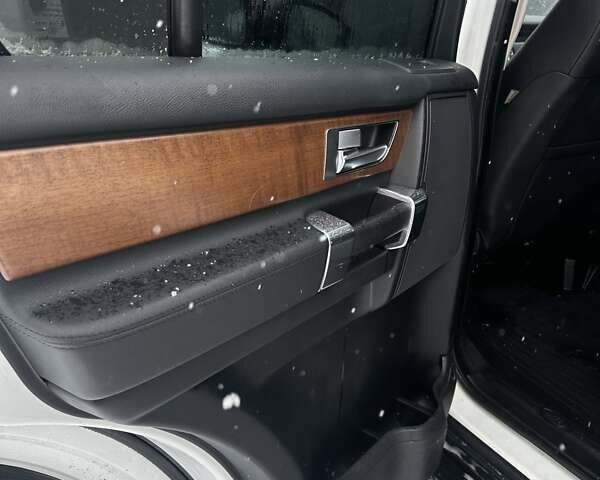 Белый Ленд Ровер Дискавери, объемом двигателя 3 л и пробегом 180 тыс. км за 19999 $, фото 20 на Automoto.ua