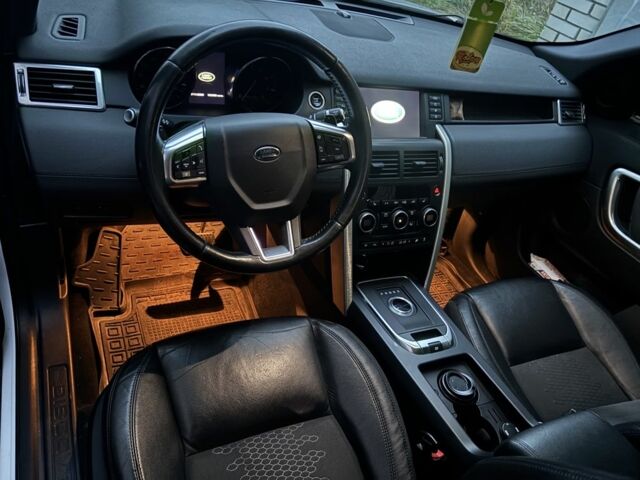 Білий Ленд Ровер Діскавері, об'ємом двигуна 2 л та пробігом 100 тис. км за 16000 $, фото 1 на Automoto.ua