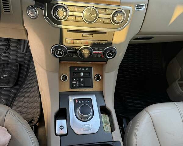 Белый Ленд Ровер Дискавери, объемом двигателя 3 л и пробегом 175 тыс. км за 24000 $, фото 24 на Automoto.ua