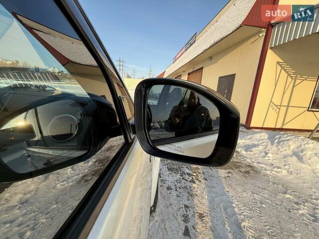 Белый Ленд Ровер Дискавери, объемом двигателя 3 л и пробегом 175 тыс. км за 24000 $, фото 14 на Automoto.ua