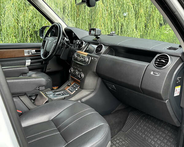 Білий Ленд Ровер Діскавері, об'ємом двигуна 3 л та пробігом 176 тис. км за 24900 $, фото 14 на Automoto.ua