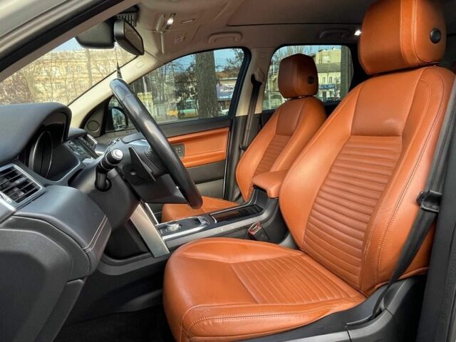 Білий Ленд Ровер Діскавері, об'ємом двигуна 2.2 л та пробігом 197 тис. км за 25000 $, фото 6 на Automoto.ua