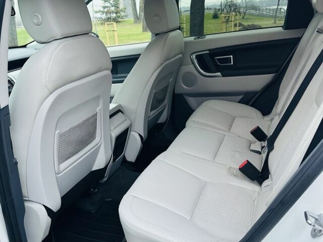 Білий Ленд Ровер Діскавері, об'ємом двигуна 2.2 л та пробігом 186 тис. км за 17200 $, фото 10 на Automoto.ua