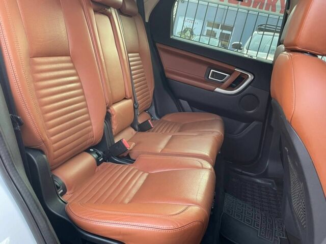 Білий Ленд Ровер Діскавері, об'ємом двигуна 2.2 л та пробігом 197 тис. км за 25000 $, фото 9 на Automoto.ua