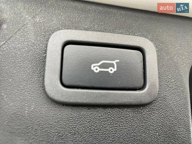 Белый Ленд Ровер Дискавери, объемом двигателя 2 л и пробегом 110 тыс. км за 18900 $, фото 11 на Automoto.ua