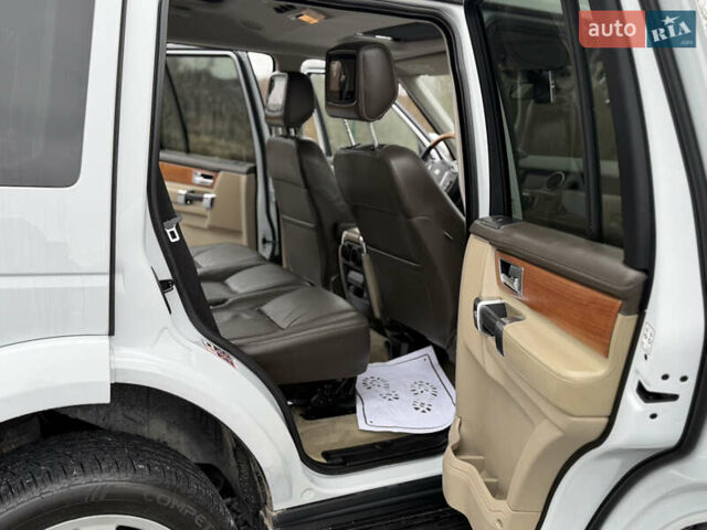 Белый Ленд Ровер Дискавери, объемом двигателя 3 л и пробегом 186 тыс. км за 17150 $, фото 50 на Automoto.ua