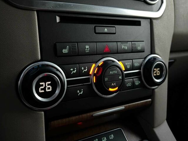 Білий Ленд Ровер Діскавері, об'ємом двигуна 3 л та пробігом 170 тис. км за 21900 $, фото 14 на Automoto.ua