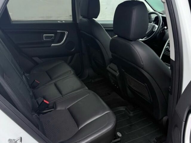 Білий Ленд Ровер Діскавері, об'ємом двигуна 2 л та пробігом 75 тис. км за 15300 $, фото 9 на Automoto.ua