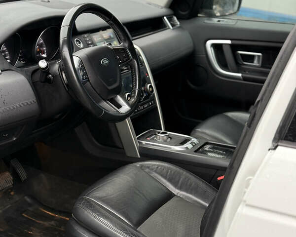 Білий Ленд Ровер Діскавері, об'ємом двигуна 2 л та пробігом 104 тис. км за 19999 $, фото 7 на Automoto.ua