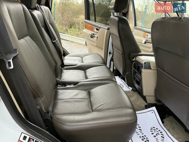 Белый Ленд Ровер Дискавери, объемом двигателя 3 л и пробегом 180 тыс. км за 19850 $, фото 53 на Automoto.ua