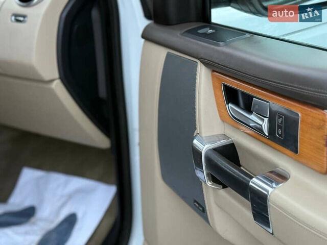 Белый Ленд Ровер Дискавери, объемом двигателя 3 л и пробегом 186 тыс. км за 17500 $, фото 74 на Automoto.ua