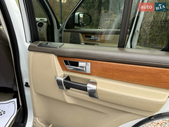 Ленд Ровер Дискавери 2016 в Дрогобыче на Automoto.ua Белый Ленд Ровер Дискавери, объемом двигателя 3 л и пробегом 112 тыс. км за 23500 $, фото 69 на Automoto.ua