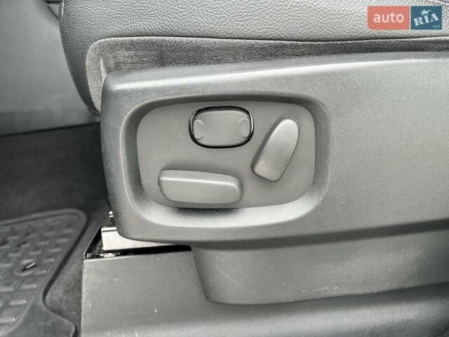 Белый Ленд Ровер Дискавери, объемом двигателя 2.99 л и пробегом 148 тыс. км за 23500 $, фото 14 на Automoto.ua