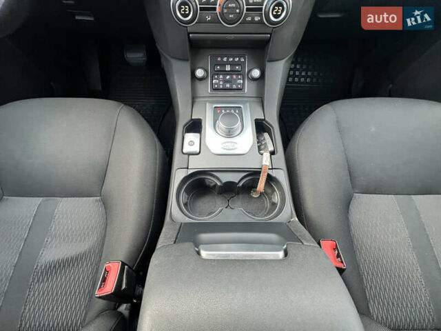 Білий Ленд Ровер Діскавері, об'ємом двигуна 2.99 л та пробігом 140 тис. км за 23999 $, фото 24 на Automoto.ua