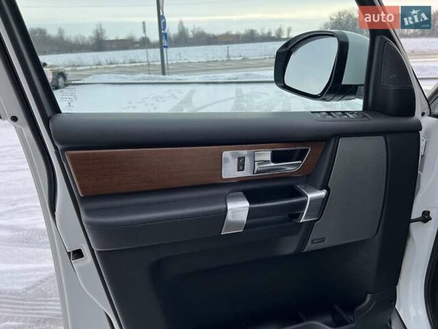 Белый Ленд Ровер Дискавери, объемом двигателя 2.99 л и пробегом 148 тыс. км за 23500 $, фото 10 на Automoto.ua