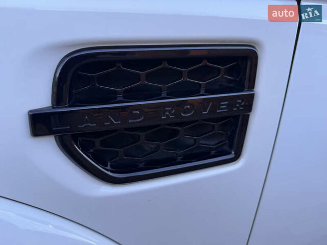 Белый Ленд Ровер Дискавери, объемом двигателя 3 л и пробегом 210 тыс. км за 19500 $, фото 26 на Automoto.ua