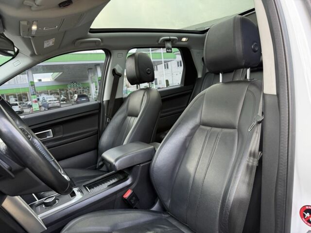 Білий Ленд Ровер Діскавері, об'ємом двигуна 2 л та пробігом 158 тис. км за 17200 $, фото 21 на Automoto.ua