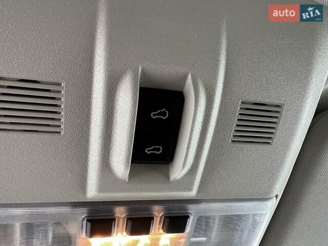 Белый Ленд Ровер Дискавери, объемом двигателя 2.99 л и пробегом 148 тыс. км за 23500 $, фото 27 на Automoto.ua